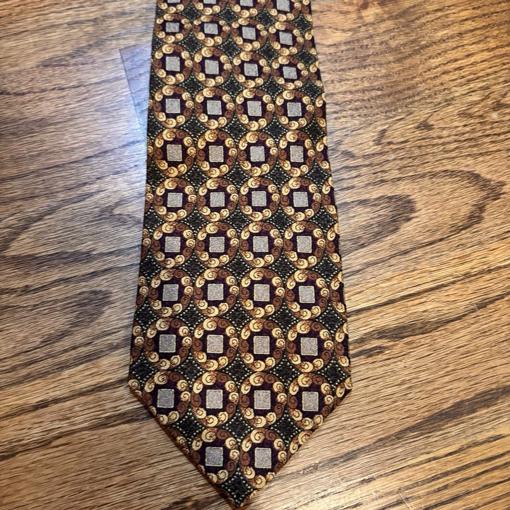 Versini 100% Silk Necktie Made in Italy Brown Gold Geometric Medallion Pattern‎